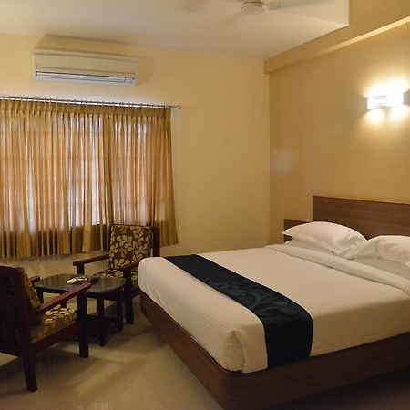 Sri Balaji Hotels Tiruchengodu Eksteriør billede