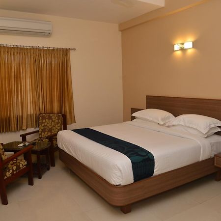 Sri Balaji Hotels Tiruchengodu Eksteriør billede