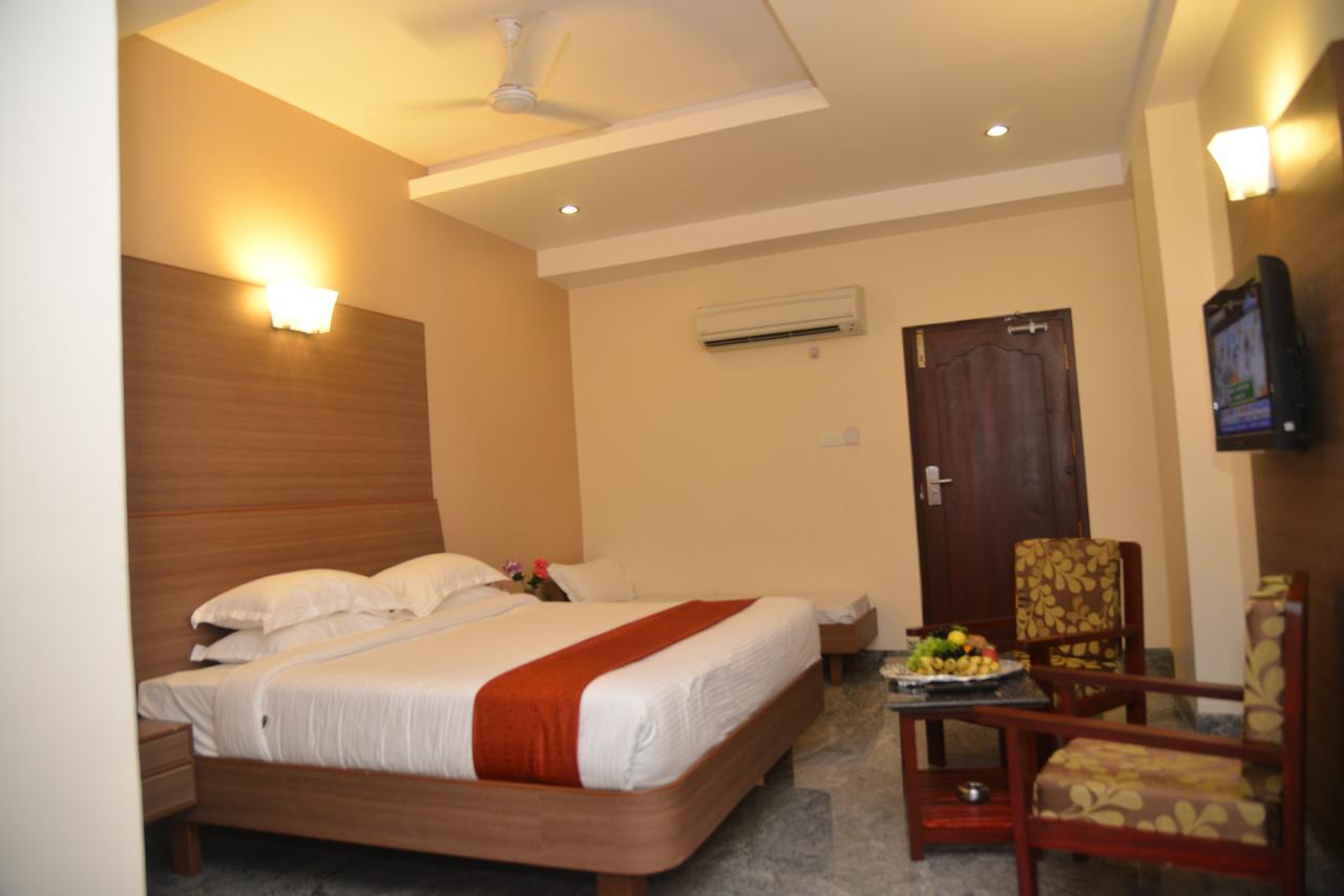 Sri Balaji Hotels Tiruchengodu Eksteriør billede